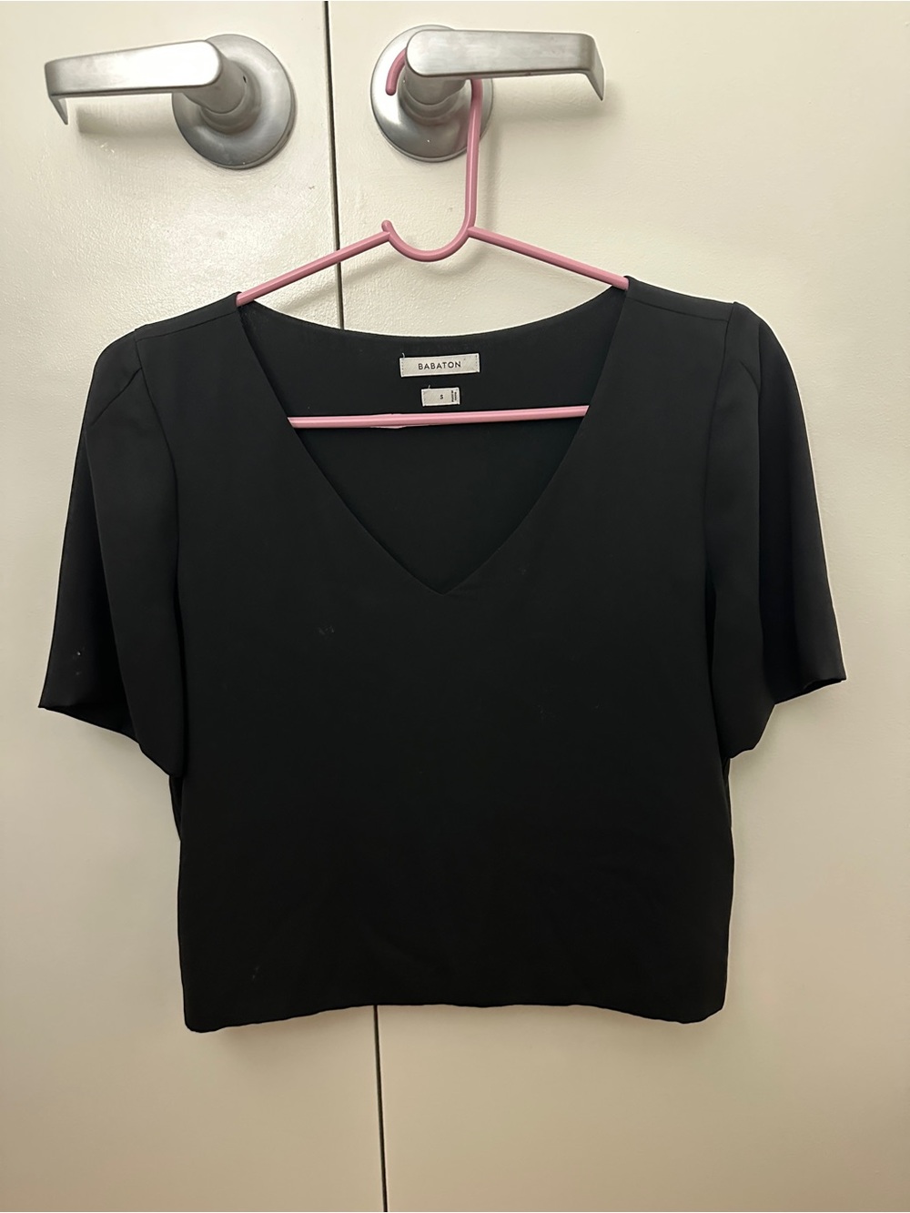 Babaton Black V-Neck Cropped Top